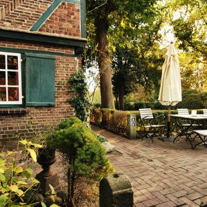 roeperhof_bauerngarten-terrasse.jpg